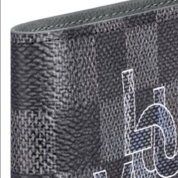 Men’s Louis Vuitton Limited Edition Wallet - Picture 10 of 12